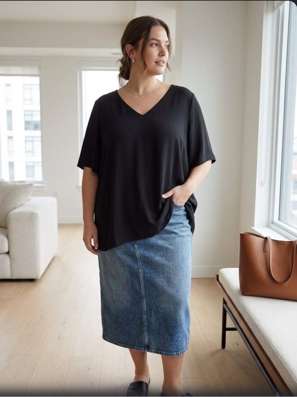 Babaton Aritzia XL Randy Blouse by Aritzia. It is an essential, minimalist short